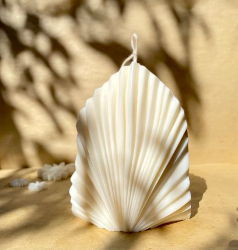 Load image into Gallery viewer, GOLDEN FLAMES PALM LEAF CANDLE
