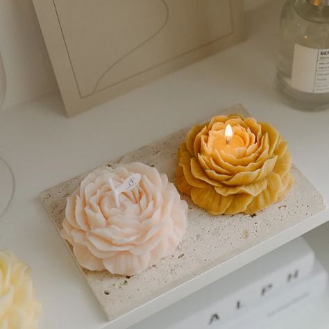 Load image into Gallery viewer, GOLDEN FLAMES PEONY CANDLES
