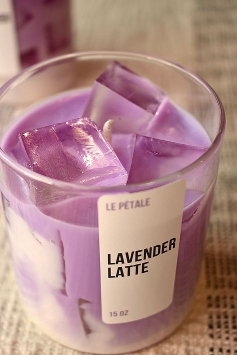 Load image into Gallery viewer, Lavender Latte Candle® - Golden Flame
