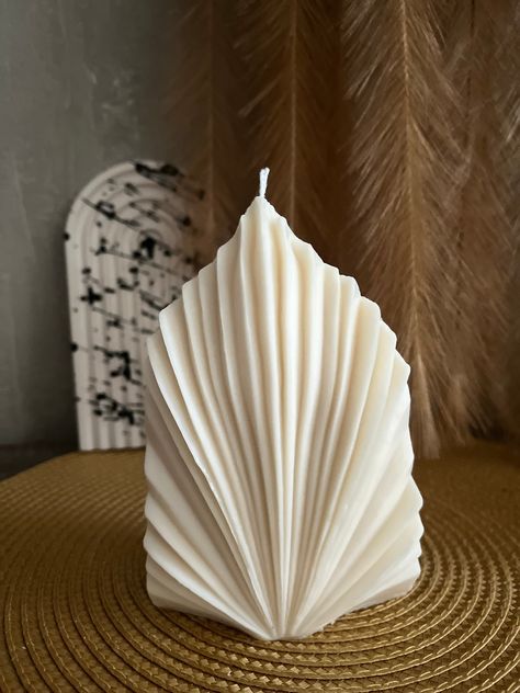 Load image into Gallery viewer, GOLDEN FLAMES PALM LEAF CANDLE
