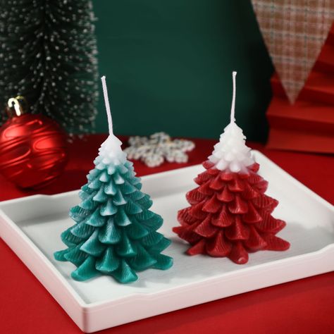 Load image into Gallery viewer, GOLDEN FLAMES CHRISTMAS TREE CANDLE
